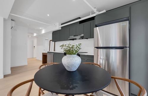 Cite Multimedia Apartment | Mercer-King Bedroom -Free parking