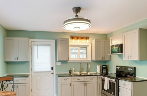 Portersville House | Mercer Lakefront 3BR | Workspace + Pets