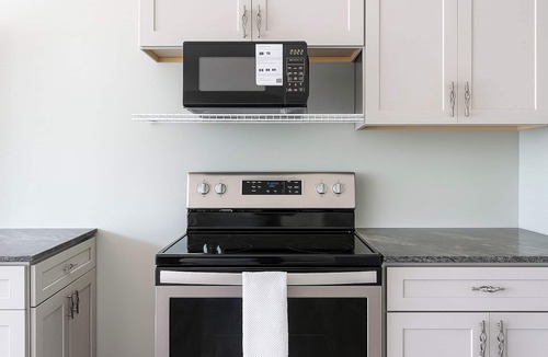 Portersville House | Mercer Lakefront 3BR | Workspace + Pets