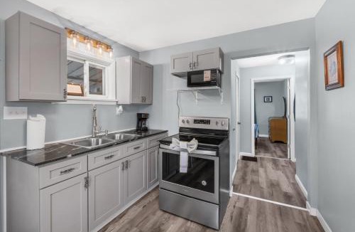 Mercer House | Mercer Lakefront 3BR | Workspace + Pets