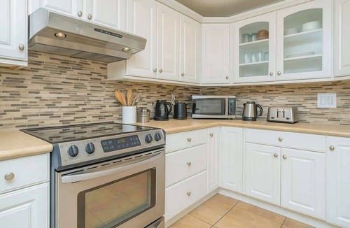 Mercer Island House | MercerIsland,private bath,largeyard,grill,fire pit