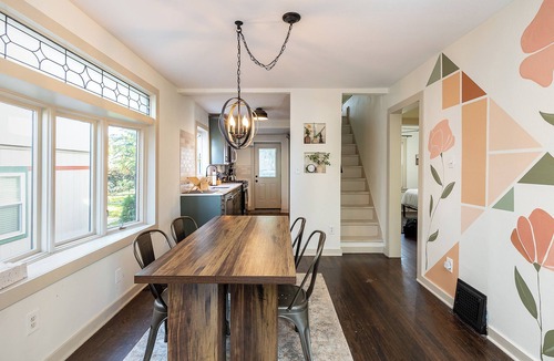 West Plaza House | Mercier Haus - Modern 3-Bed Retreat Walkable to Plaza + Parking!