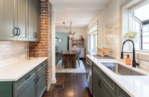 West Plaza House | Mercier Haus - Modern 3-Bed Retreat Walkable to Plaza + Parking!
