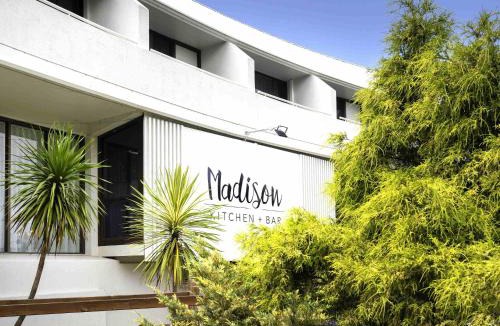 Adamstown Heights Hotel | Mercure Charlestown