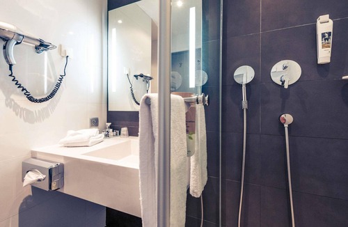 Quartier Capuche-Allies Hotel | Mercure Grenoble Centre Porte des Alpes