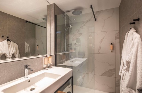 Miroir - Batignolles Hotel | Mercure Le Mans Batignolles - Hôtel & Spa