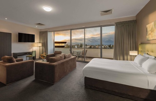 Caroline Springs Hotel | Mercure Melbourne Caroline Springs
