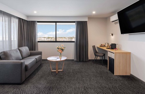 Caroline Springs Hotel | Mercure Melbourne Caroline Springs