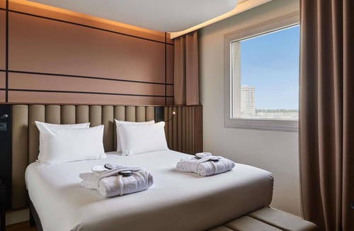 Chemin de l'Ile Hotel | Mercure Paris Nanterre