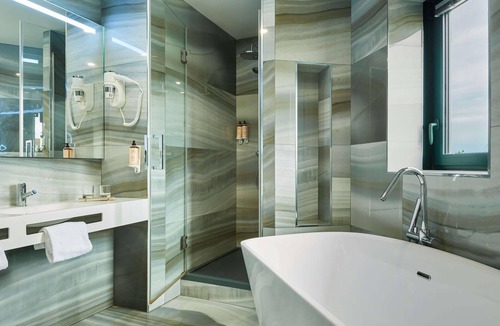 Chemin de l'Ile Hotel | Mercure Paris Nanterre