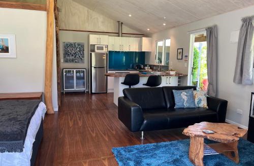 Whenuakite House | Mercury Orchard