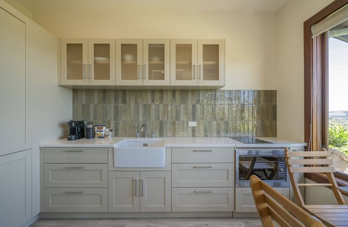 Cooks Beach House | Mercury Ridge - Secluded. Sun-drenched. Splendid.