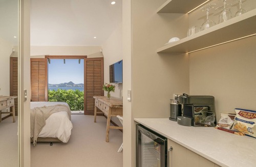 Cooks Beach House | Mercury Ridge - Secluded. Sun-drenched. Splendid.