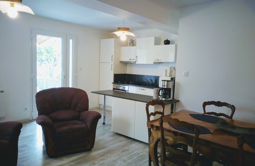 Mercus-Garrabet Apartment | MERCUS - GARRABET in the center of the village APARTMENT 49 m², 2 people.