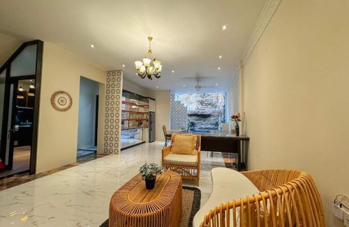 Sunset Road House | Merdeka Kuta Guesthouse