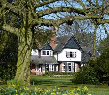 Mere Hotel | Mere Court Hotel