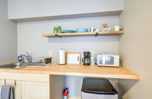 Meredith Apartment | Meredith Studio Near Downtown: Hike, Swim, Ski!