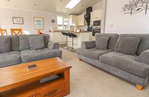 Tewitfield Cottage | MERESIDE, family friendly, with pool in Carnforth