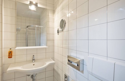 Basel City Centre Hostel | Merian am Rhein