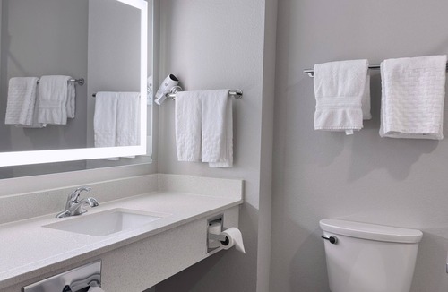 Wills Point Hotel | Merica Inn & Suites