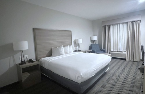 Wills Point Hotel | Merica Inn & Suites