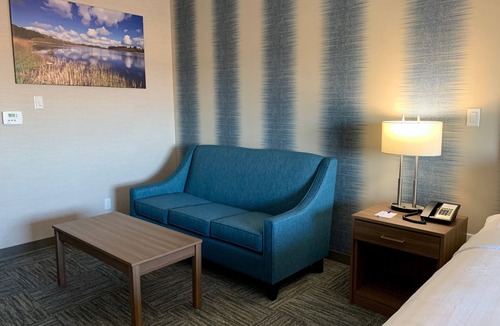 Regina Hotel | Meridian Inn & Suites Regina Airport