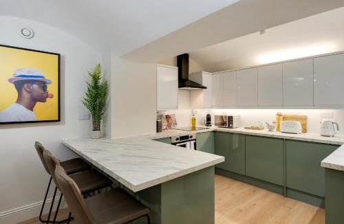 Clifton Apartment | Meridian Way - 3 Bed Apartment - Sleeps 7