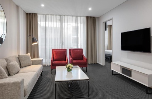 Macquarie Park Hotel | Meriton Suites North Ryde