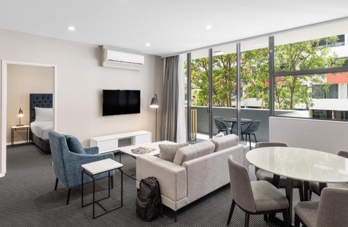 Waterloo Hotel | Meriton Suites Waterloo