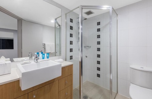 Waterloo Hotel | Meriton Suites Waterloo