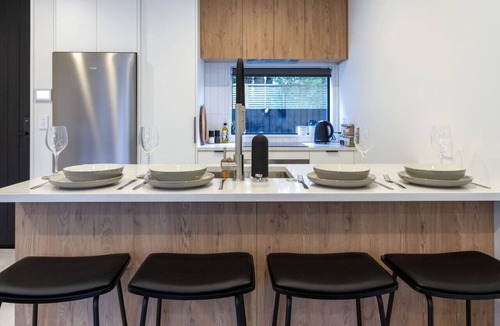 Saint Albans House | Merivale Gem: 2BR Townhouse Oasis