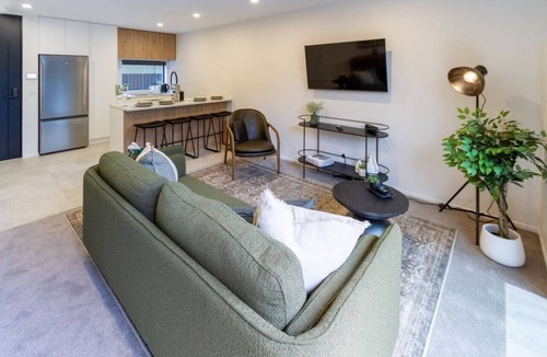 Saint Albans House | Merivale Gem: 2BR Townhouse Oasis