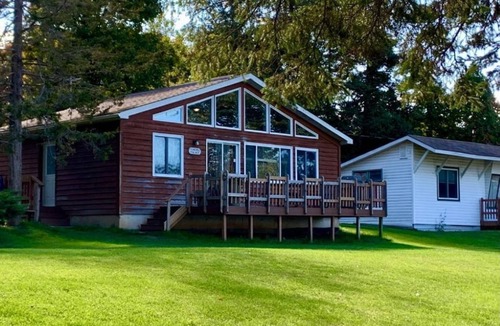 Prince Edward Ski Chalet | Merland Park Cottages - Pickerel Palace
