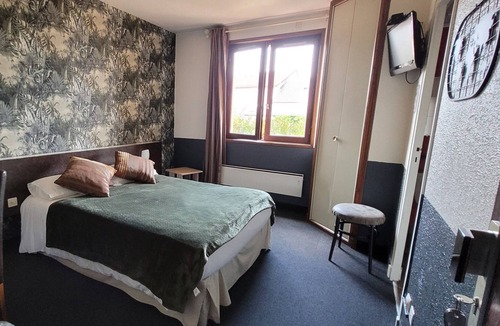 Digoin Hotel | Merle Blanc