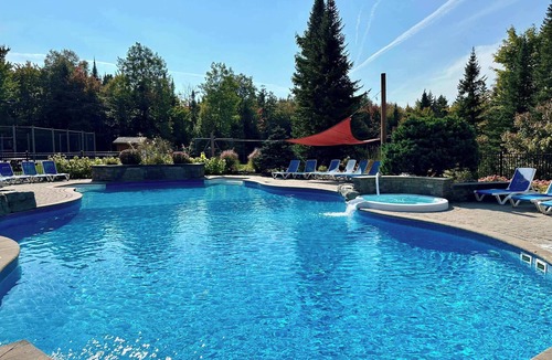 Fiddler Lake Resort Ski Chalet | Merle Bleu :Spa & lake access
