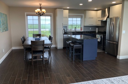 Merlin House | Merlin Home With Amazing Lake Erie Views