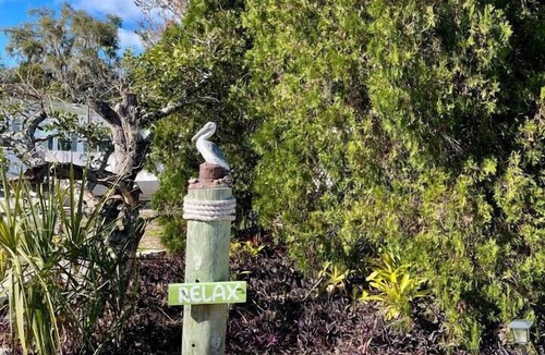 Weeki Wachee Gardens Cottage | Mermaid Cottage - Canal Front