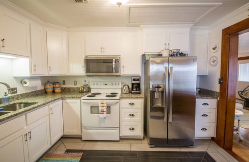 Saint Simons Island Cottage | Mermaid Cottage Priv Heated Pool!