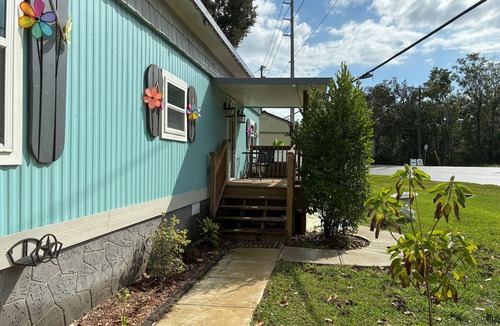 Homosassa House | Mermaid Cove & Flip Flop Tiki, boat dock, access to homosassa river, waterfront.