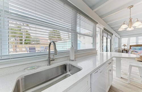 Sarasota Cottage | Mermaid for a Day | Your Lively Lido Beach Studio Retreat, Steps to Sand