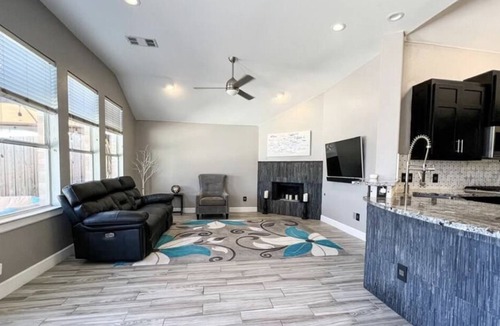 Lewisville House | Mermaid Lagoon - Big Group Friendly 🧜‍♀️