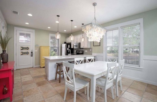 Laurel Grove House | Mermaid Manor - with 6-seater Golf Cart!