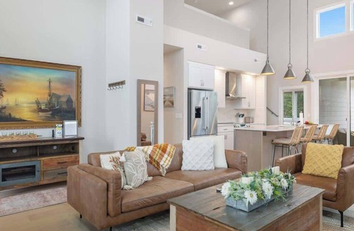 Manzanita House | Mermaid Meadows