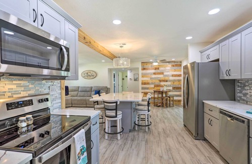 Hampton Homes House | Merritt Island Home w/Spa - 8 Mi to Cocoa Beach!