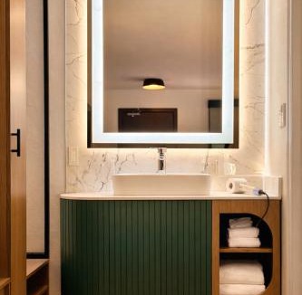 Albany Hotel | Merry Acres Inn