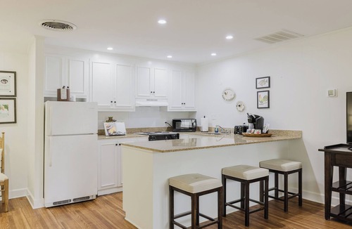 Albany Hotel | Merry Acres Inn
