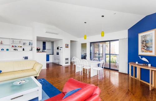 Kioloa House | Merry Escape Summary: