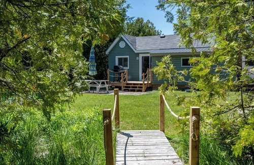 South Bruce Peninsula Cottage | Merry Light Cove- Waterfront on Lake Huron & Sauna