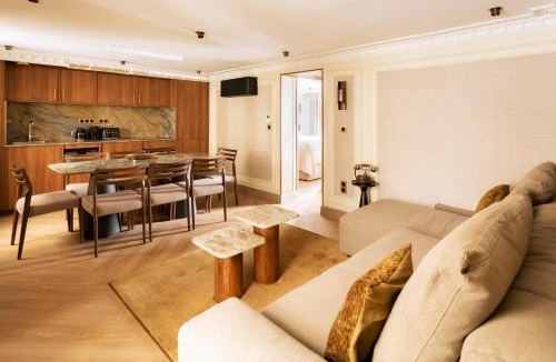 Paris City Center Apartment | Merveil - Luxury Suite - Louvre - Rivoli