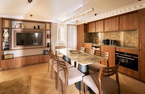 Paris City Center Apartment | Merveil - Luxury Suite - Louvre - Rivoli